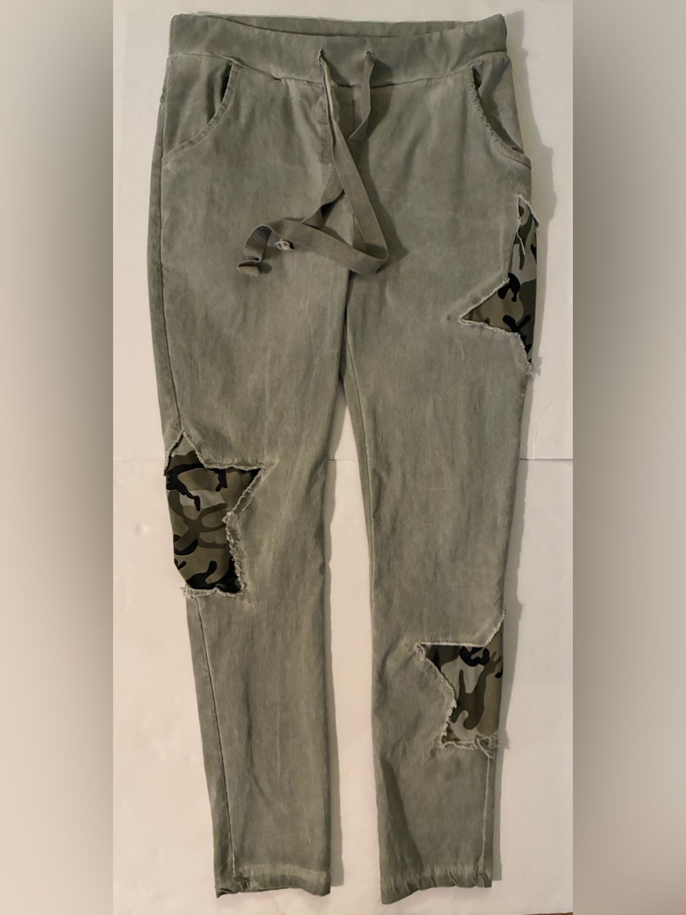 Venti 6 Drawstring Pants with Camouflage Star Patches stretch size XS
